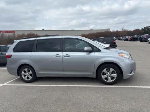 2015 Toyota Sienna LE