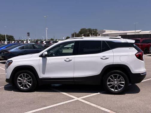 Summit White 2024 GMC Terrain SLT
