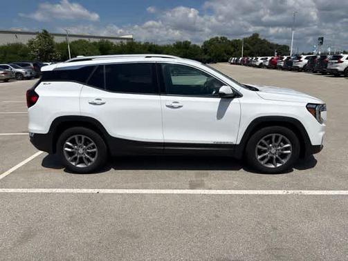 Summit White 2024 GMC Terrain SLT