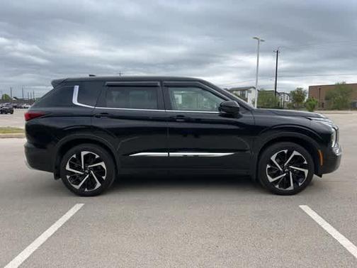 2022 Mitsubishi Outlander SE
