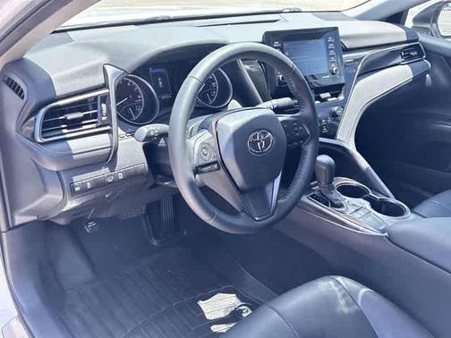 Ice 2023 Toyota Camry SE