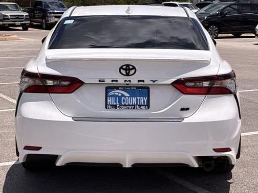 Ice 2023 Toyota Camry SE