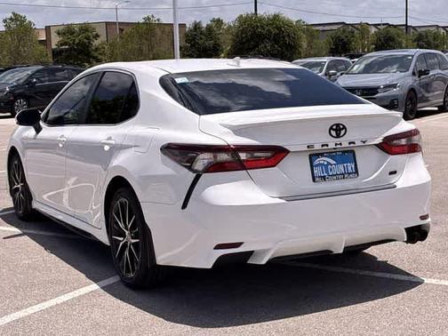 Ice 2023 Toyota Camry SE