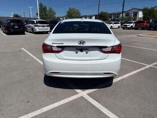 Pearl White 2011 Hyundai SONATA GLS