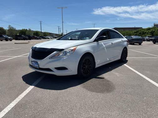 Pearl White 2011 Hyundai SONATA GLS