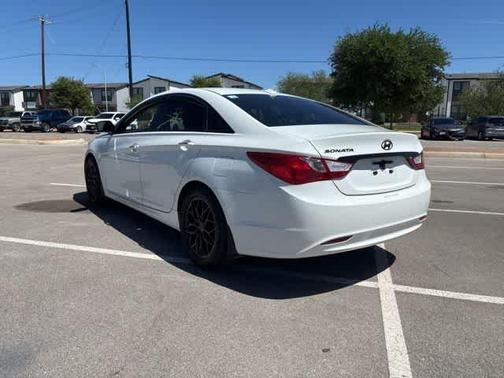 Pearl White 2011 Hyundai SONATA GLS