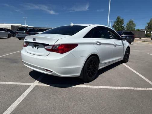 Pearl White 2011 Hyundai SONATA GLS