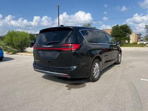 2023 Chrysler Pacifica Touring-L