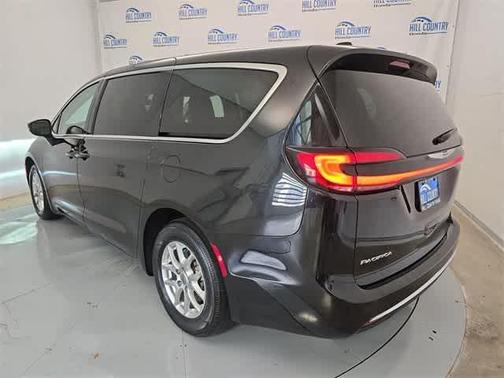 2023 Chrysler Pacifica Touring-L