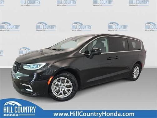 2023 Chrysler Pacifica Touring-L