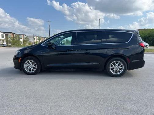 2023 Chrysler Pacifica Touring-L