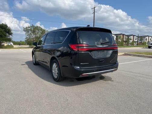 2023 Chrysler Pacifica Touring-L