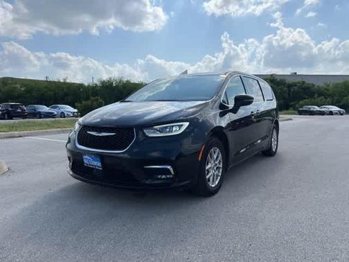 2023 Chrysler Pacifica Touring-L