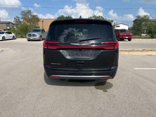 2023 Chrysler Pacifica Touring-L