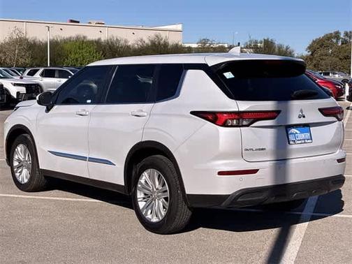 2022 Mitsubishi Outlander ES