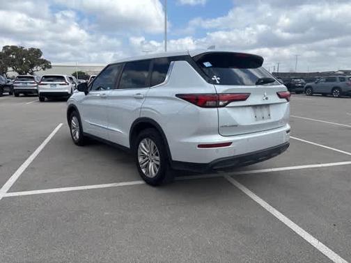 2022 Mitsubishi Outlander ES