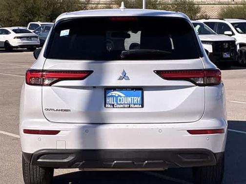 2022 Mitsubishi Outlander ES