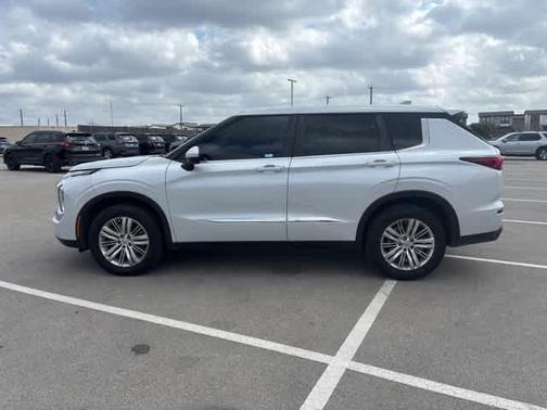 2022 Mitsubishi Outlander ES