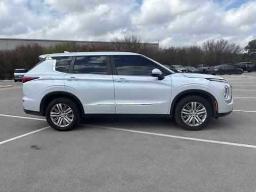 2022 Mitsubishi Outlander ES