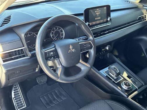 2022 Mitsubishi Outlander ES