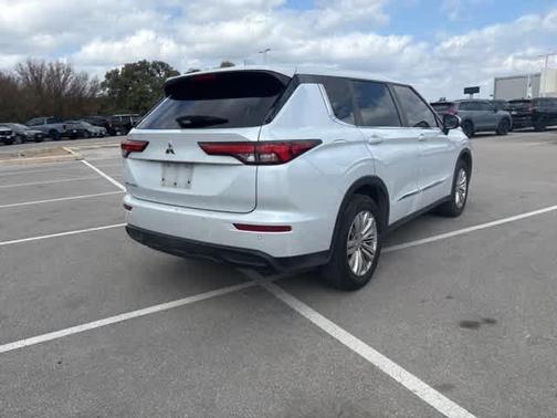2022 Mitsubishi Outlander ES