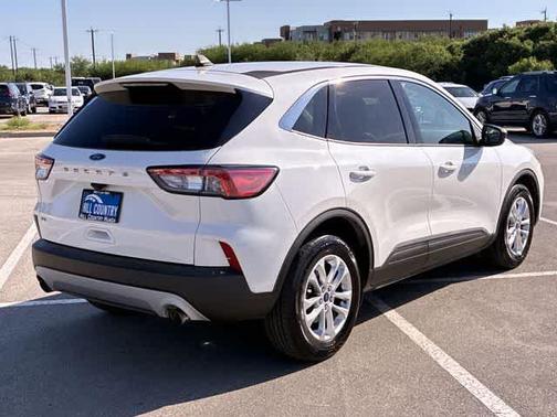 Star White 2022 Ford Escape SE