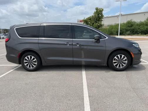 2022 Chrysler Pacifica Hybrid Touring L