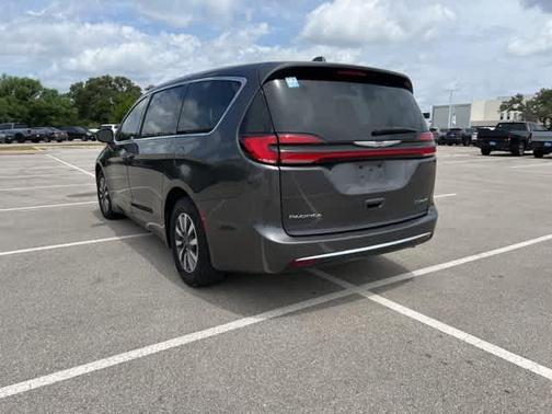 2022 Chrysler Pacifica Hybrid Touring L