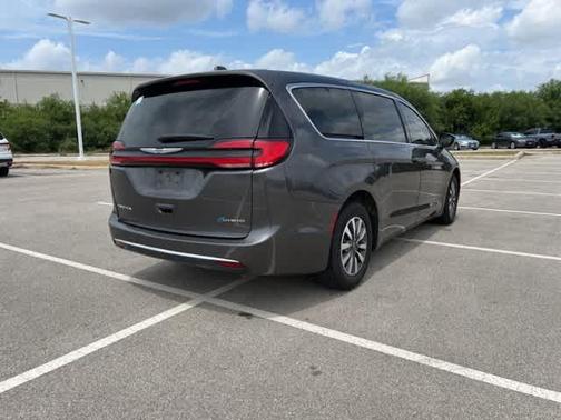 2022 Chrysler Pacifica Hybrid Touring L