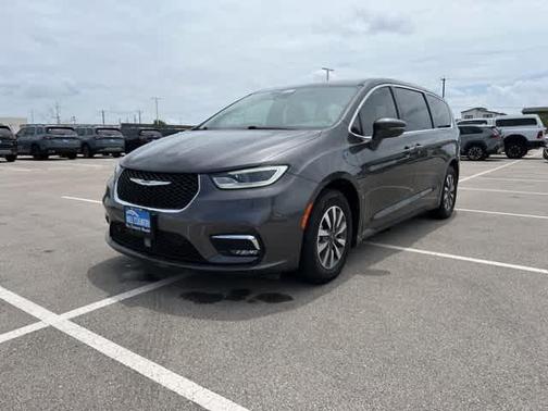 2022 Chrysler Pacifica Hybrid Touring L