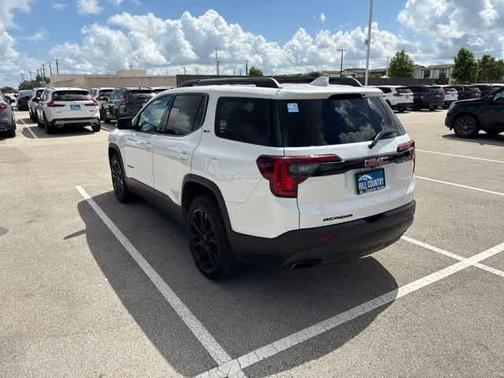 White Frost Tri-Coat 2023 GMC Acadia SLT