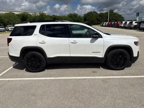 White Frost Tri-Coat 2023 GMC Acadia SLT