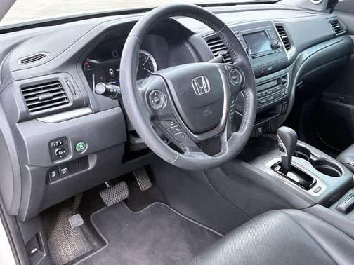 White 2017 Honda Ridgeline RTL