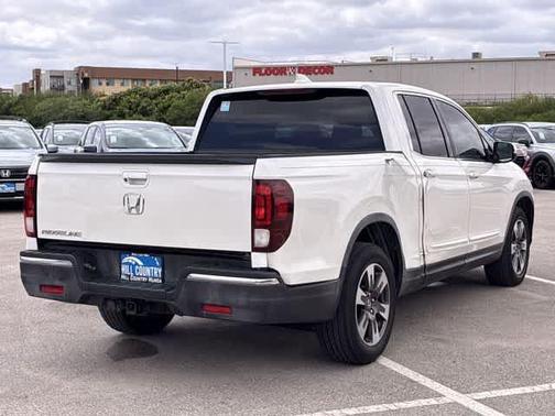 White 2017 Honda Ridgeline RTL