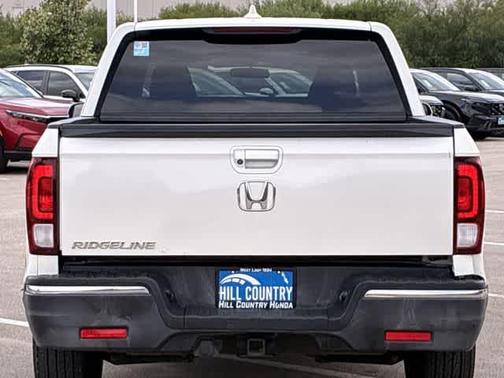 White 2017 Honda Ridgeline RTL