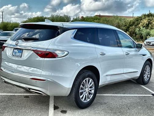 2022 Buick Enclave Essence