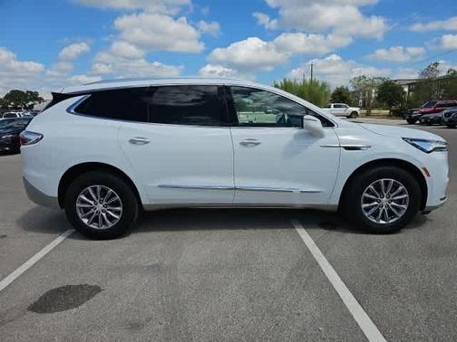 2022 Buick Enclave Essence