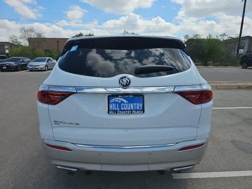 2022 Buick Enclave Essence