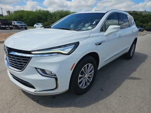 2022 Buick Enclave Essence