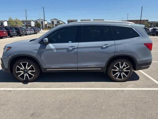 Sonic Gray Pearl 2022 Honda Pilot Touring 7-Passenger
