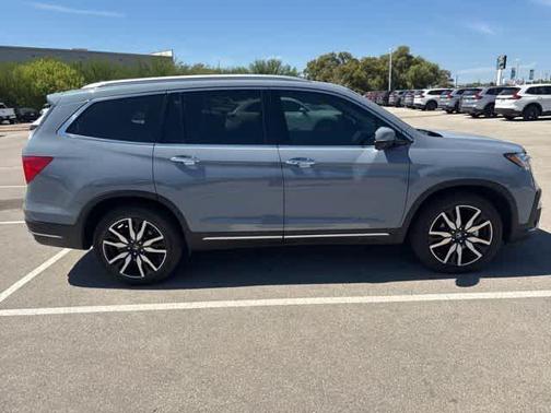 Sonic Gray Pearl 2022 Honda Pilot Touring 7-Passenger