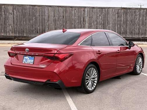 2022 Toyota Avalon Hybrid Limited