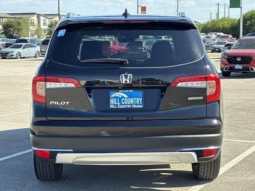 Crystal Black Pearl 2022 Honda Pilot Touring 7-Passenger