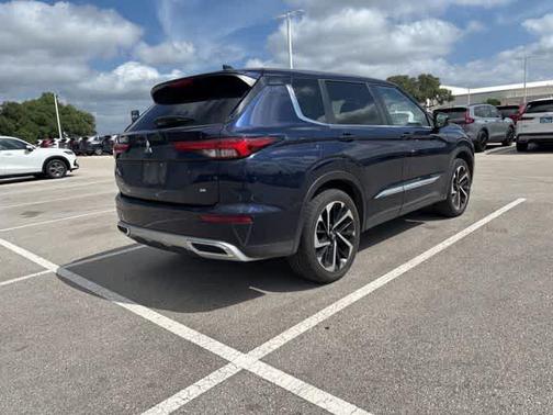 Cosmic Blue Metallic 2022 Mitsubishi Outlander SE