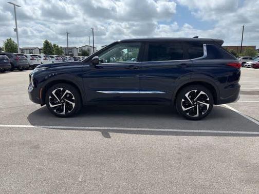 Cosmic Blue Metallic 2022 Mitsubishi Outlander SE