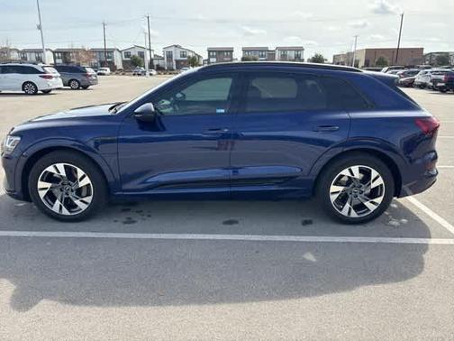 2022 Audi e-tron Premium