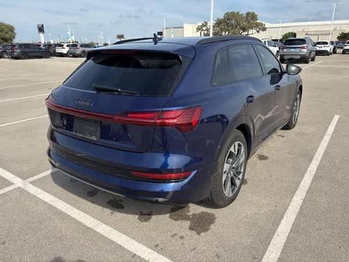 2022 Audi e-tron Premium