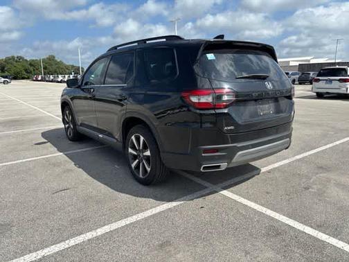 Crystal Black Pearl 2025 Honda Pilot Elite