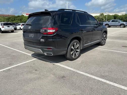 Crystal Black Pearl 2025 Honda Pilot Elite
