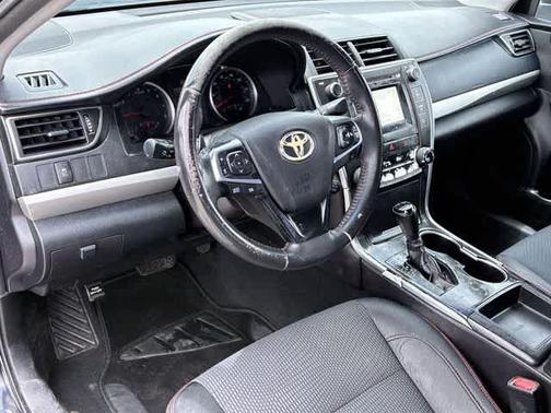 Midnight Black Metallic 2017 Toyota Camry SE